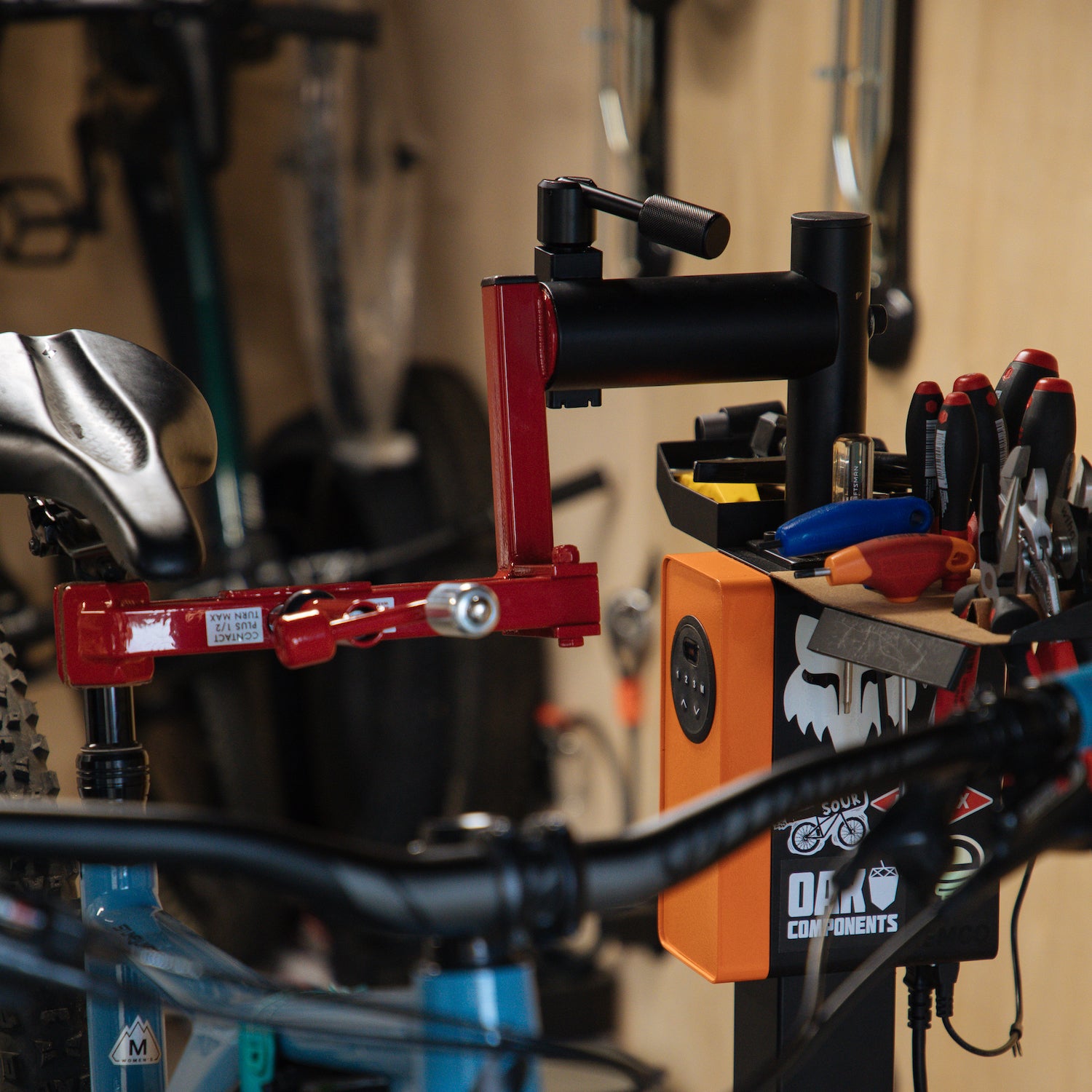 Dual Bike Lift with EVT Right Arm Clamp